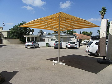 שמשייה מקצועית גודל 4/4 מ' לבתי עסק/גינה