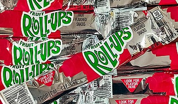 רול אפס בטעמים Fruit Roll Ups