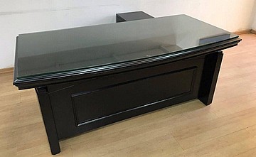 שולחן מנהל שחור עם זכוכית במידה 180X90
