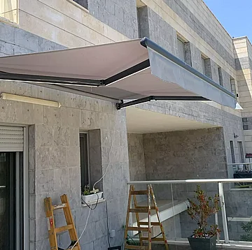 סוכך זרועות חשמלי עם תאורת לד 3.5X4.5 מ’ A380